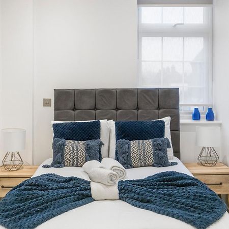 Welcoming And Spacious Apartment- Excellent Location Londra Esterno foto