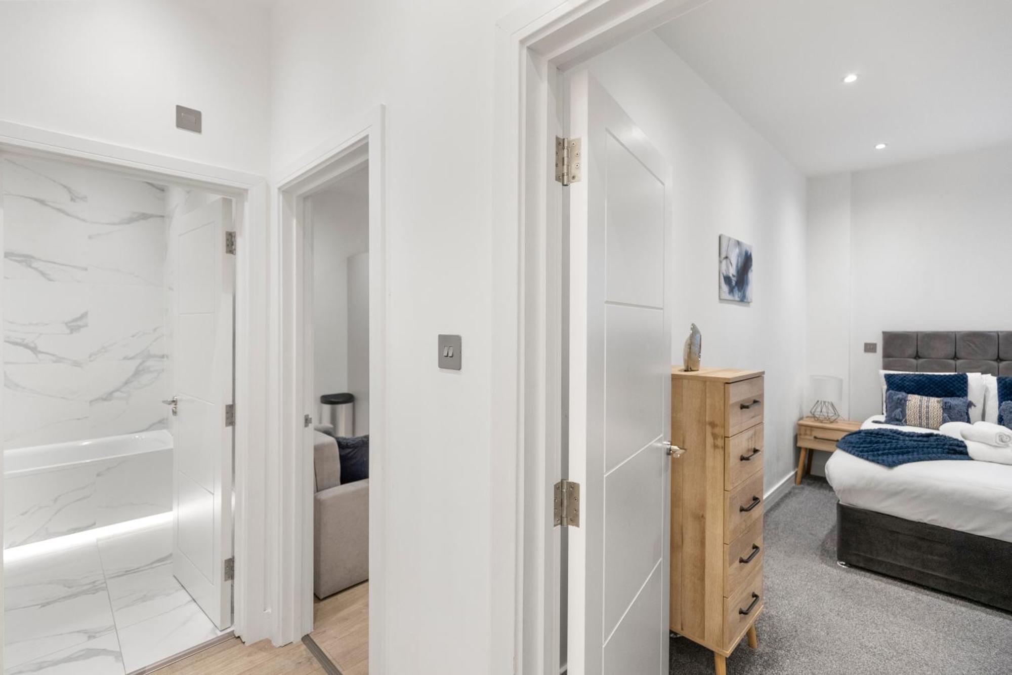 Welcoming And Spacious Apartment- Excellent Location Londra Esterno foto