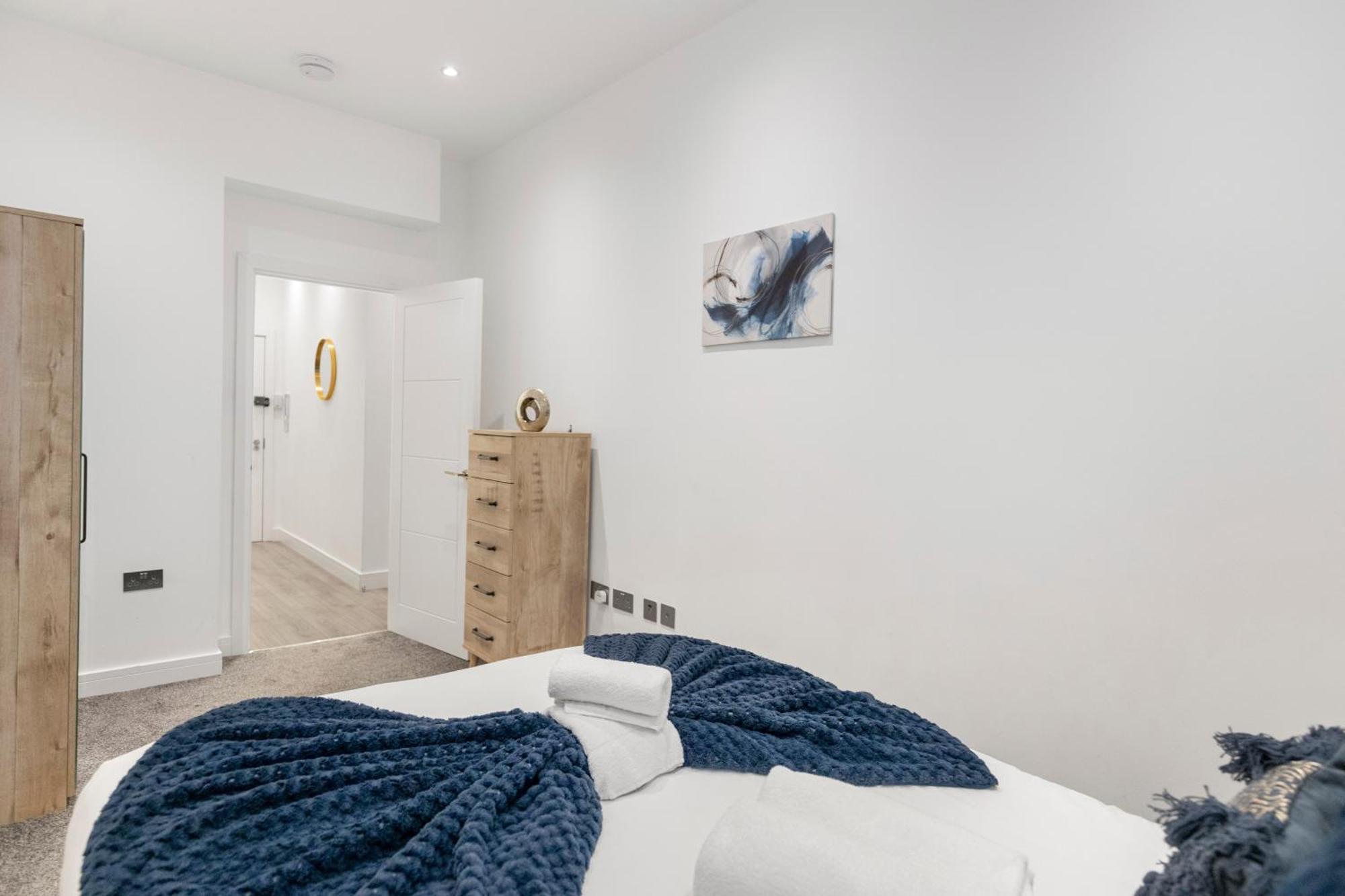 Welcoming And Spacious Apartment- Excellent Location Londra Esterno foto