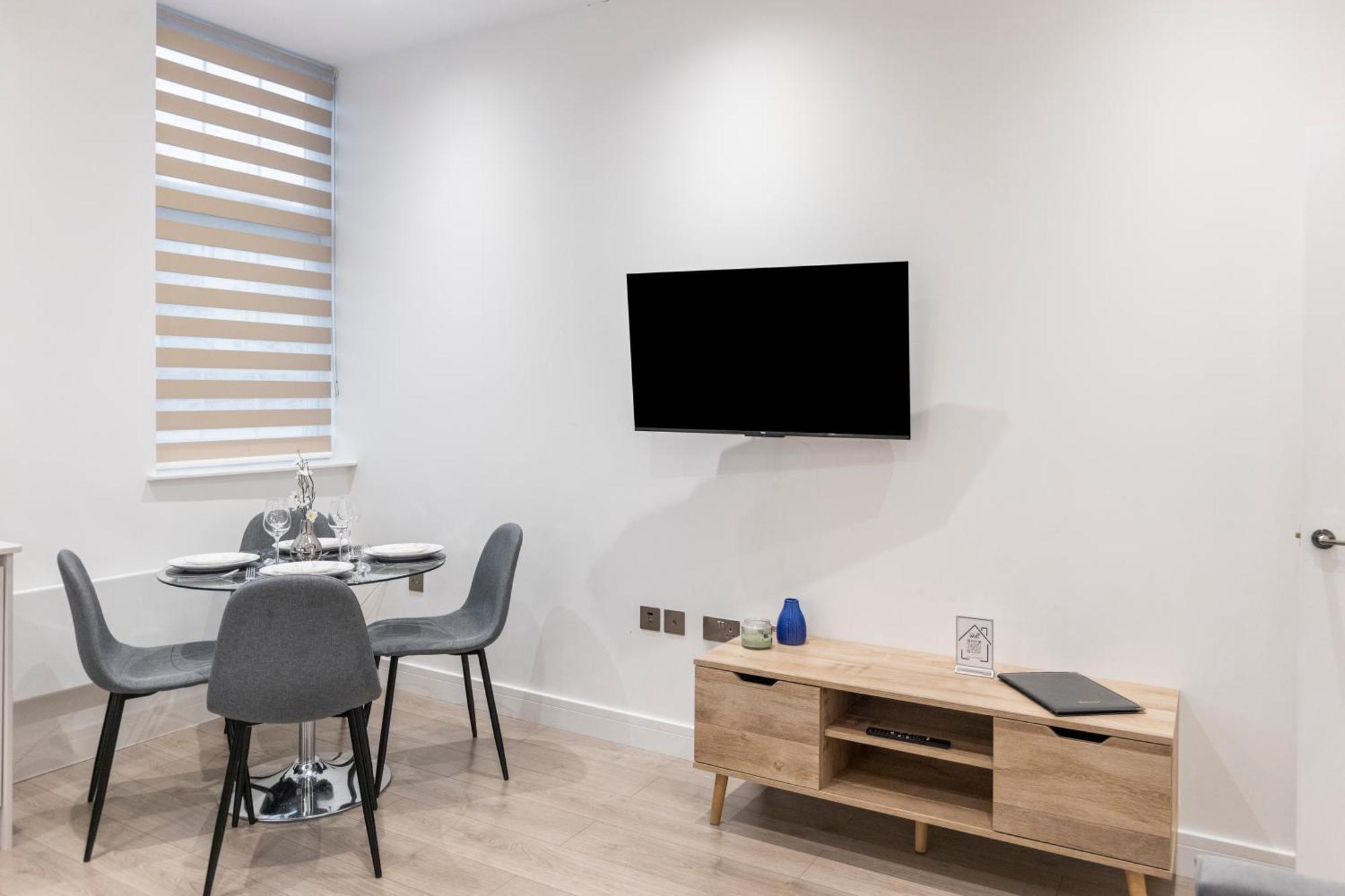 Welcoming And Spacious Apartment- Excellent Location Londra Esterno foto