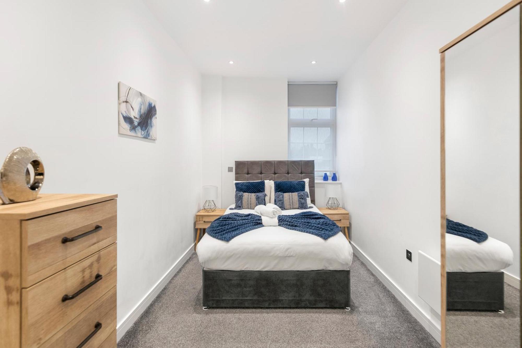 Welcoming And Spacious Apartment- Excellent Location Londra Esterno foto