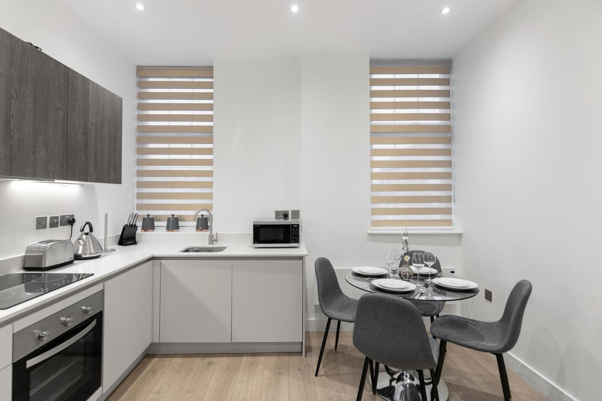 Welcoming And Spacious Apartment- Excellent Location Londra Esterno foto