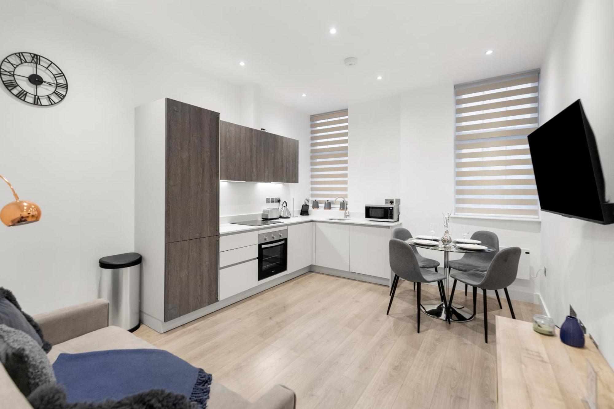 Welcoming And Spacious Apartment- Excellent Location Londra Esterno foto