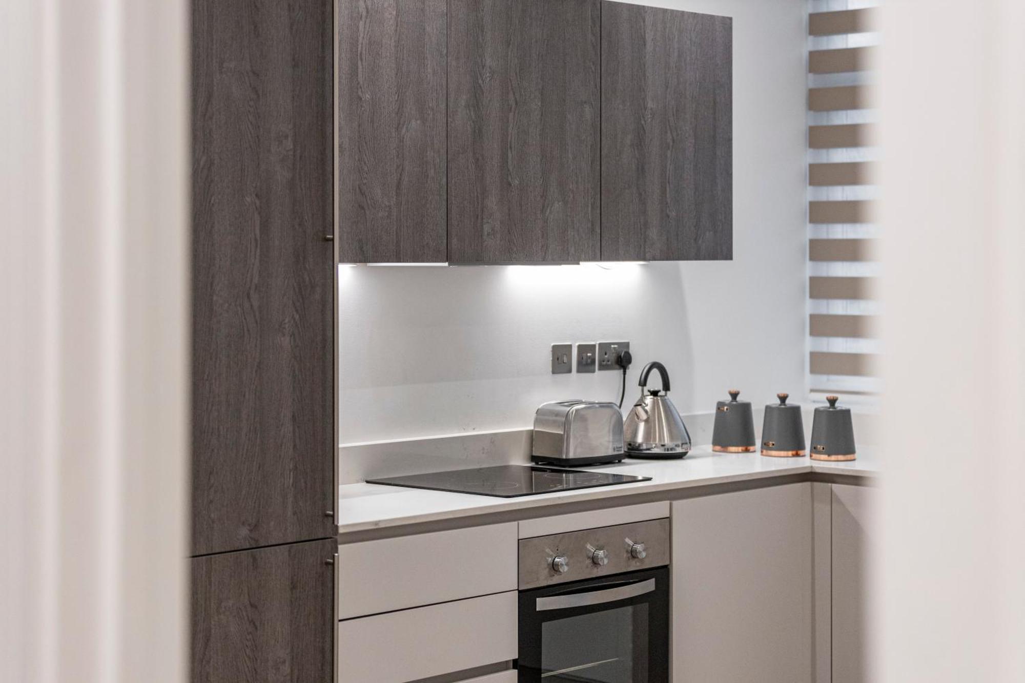 Welcoming And Spacious Apartment- Excellent Location Londra Esterno foto